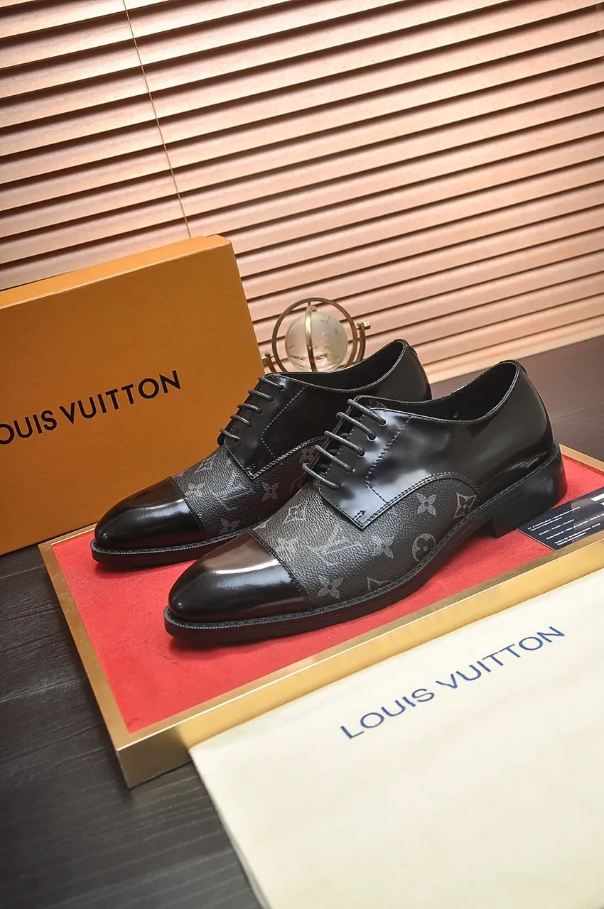 Men's men's shoes 💰520💶 [LV] (original single cowhide lining) 🍀LV's latest genuine leather business suit shoes are launched simultaneously on the official website. The first-layer cowhide imported from Italy is made of heavy gold, 💥official website 1:1 rubber outsole. Versatile to wear, high-end without losing class, and the color combination is extraordinary. This four-season style is alluring when worn on your feet, showing off your big-name flair. Standard code 38-45 (45 customized)